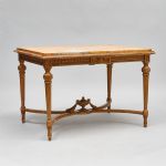 977 2243 COFFEE TABLE